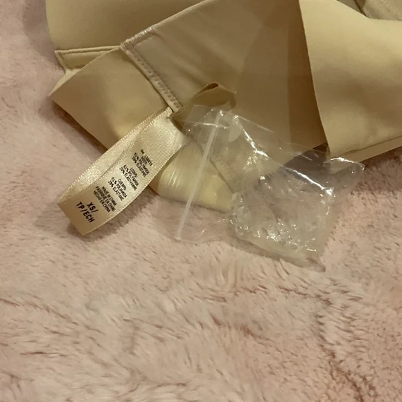 skims Deep plunge shapewear Bra convertible strapless extra straps - Picture 5 of 5